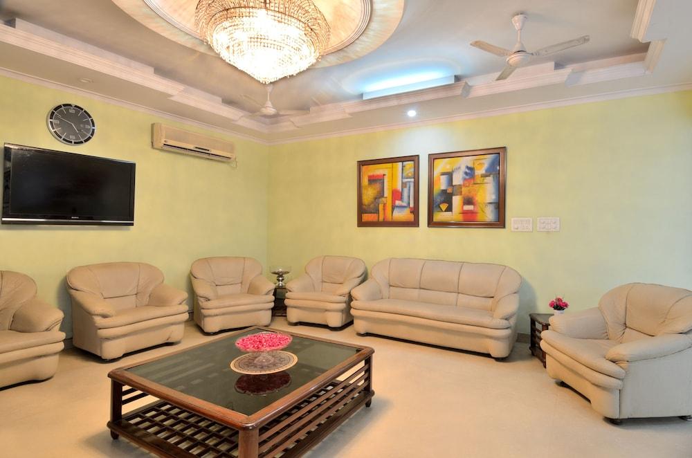 Hotel Pablas International, New Delhi, Near Metro Екстериор снимка