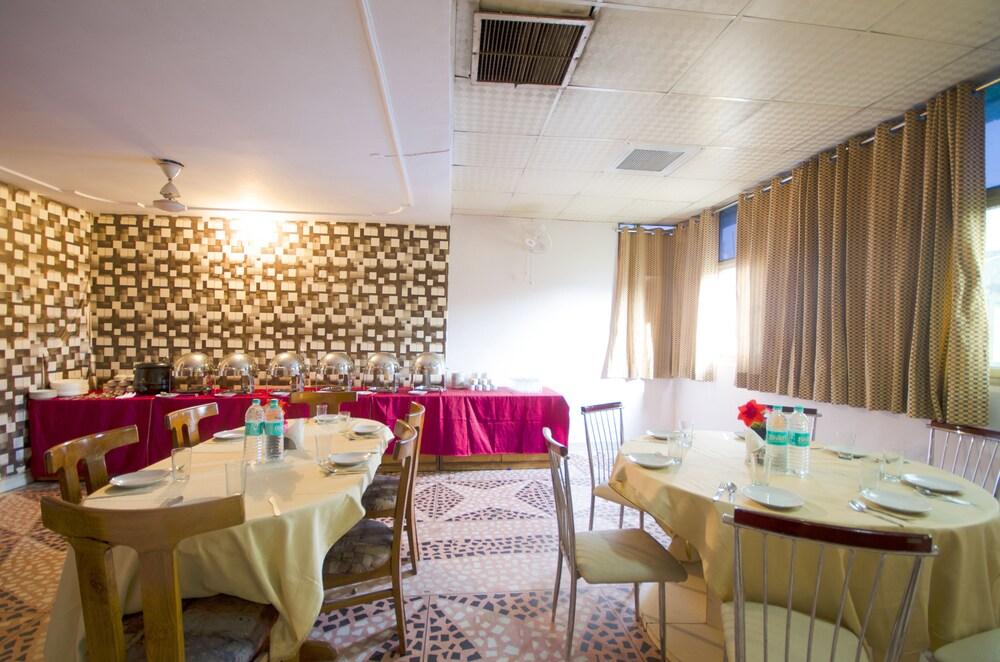 Hotel Pablas International, New Delhi, Near Metro Екстериор снимка