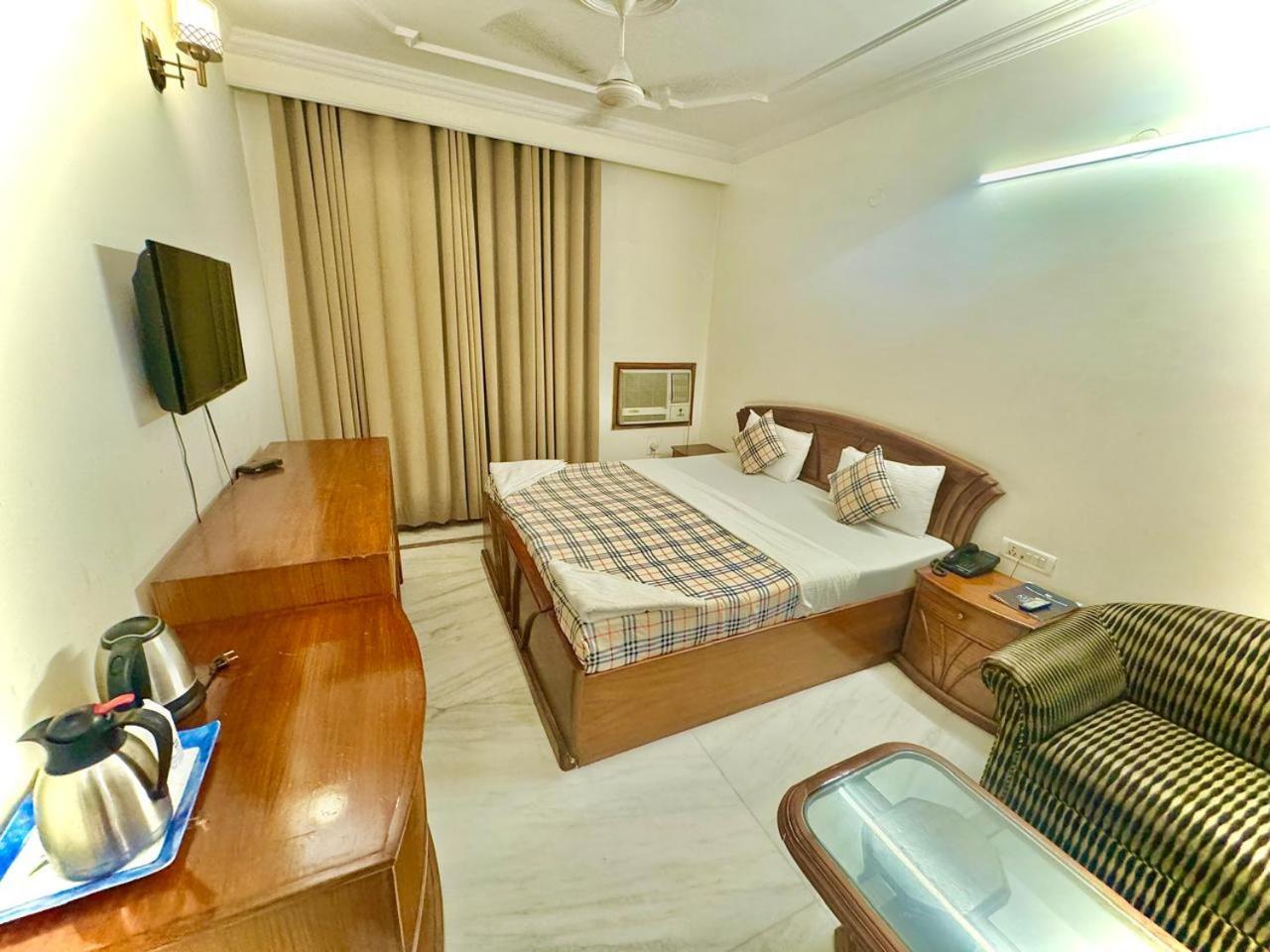 Hotel Pablas International, New Delhi, Near Metro Екстериор снимка