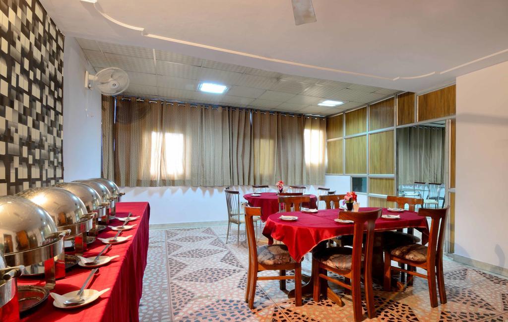 Hotel Pablas International, New Delhi, Near Metro Екстериор снимка